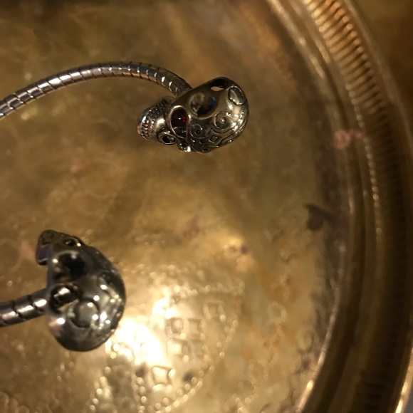 Skull Cuff - Picture 4 of 7